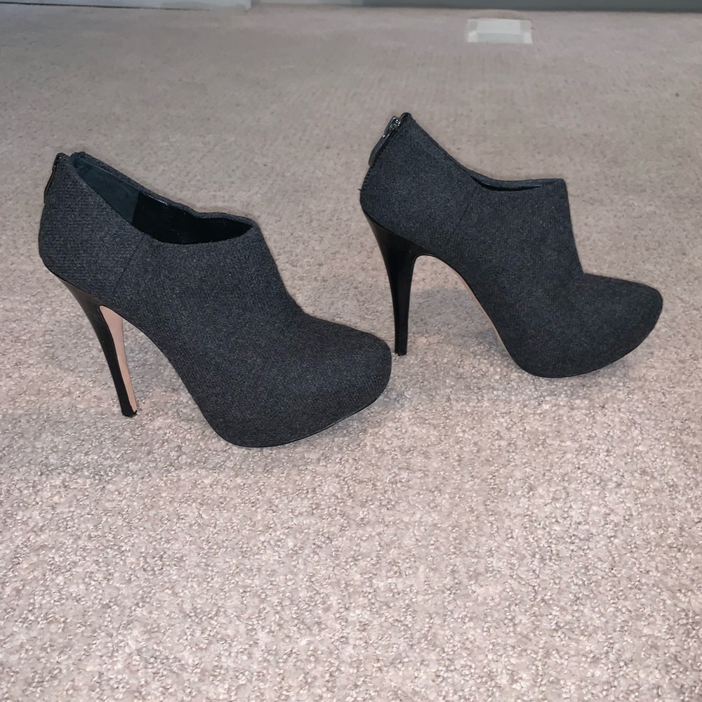 Vince Camuto‎ Grey Heels